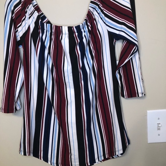 Cute off-shoulder blouse - Picture 4 of 8